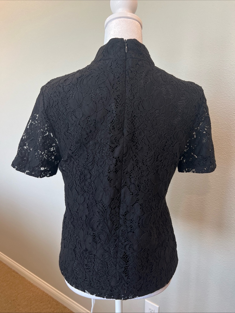 Joe Fresh Black Floral Lace Mockneck Blouse with Lining Size XS - Picture 4 of 10
